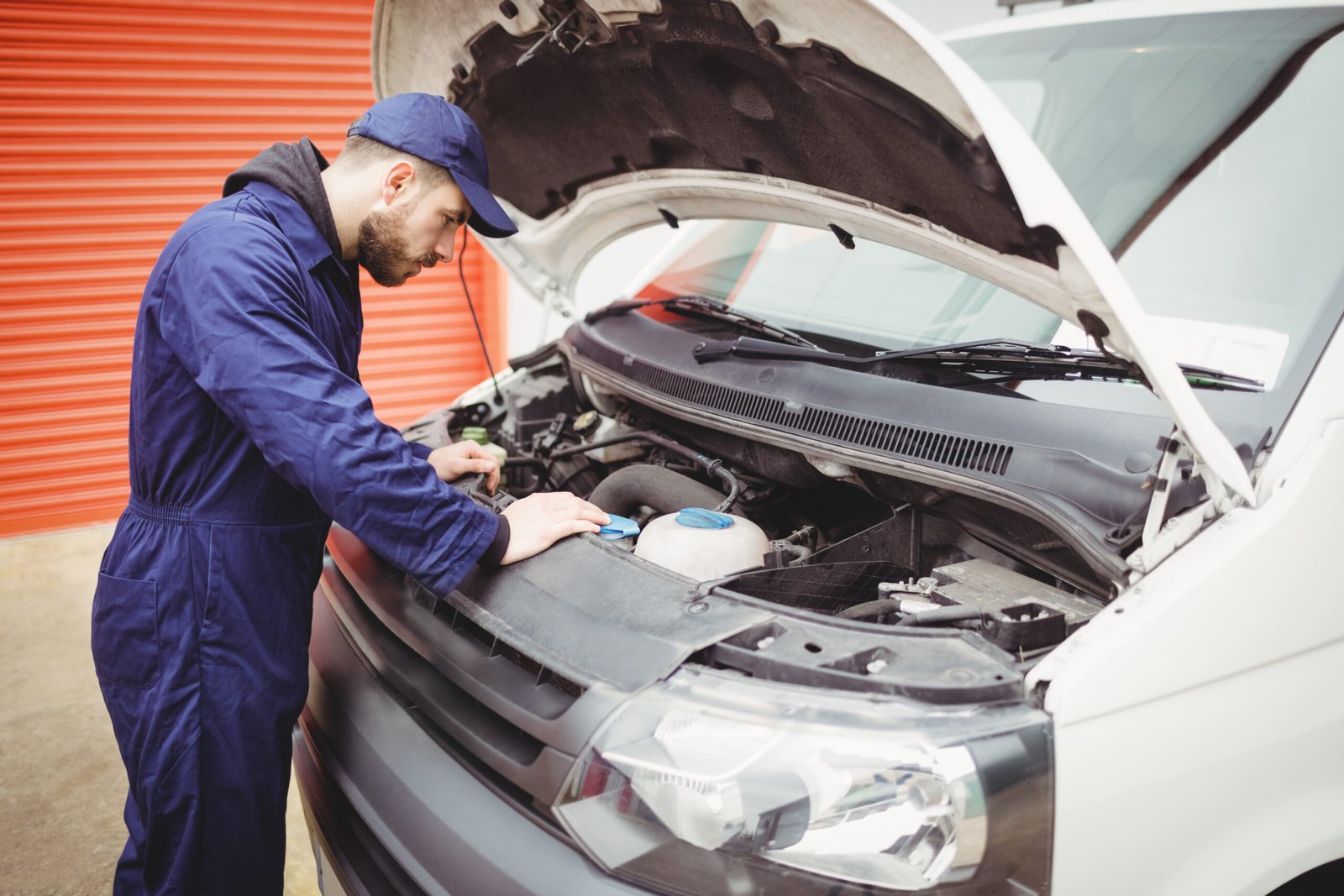 Mechanic,Fixing,The,Engine,Of,A,Van Mechanic Sheffield